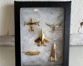 Lot 46
1970s lot of gold tone aircraft pins