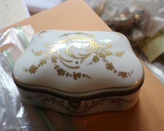 Limoges dresser box