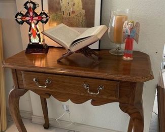 Ethan Allen table, Tiffany-style cross lamp, signed Folk Art Angel