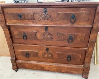 Antique 3-drawer dresser