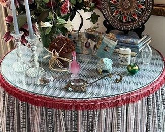 Gorgeous appointments and collectibles 