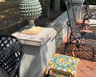 Large pair of FAVOR PIGNA ARTISAN finials - CERAMIC CALTAGIRONE and pair of FRUGALE CERAMIC POUFS