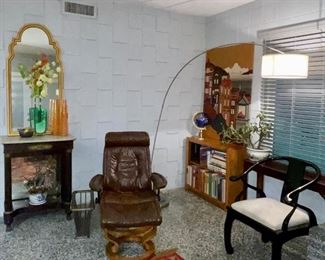 Ekorn Stressless Leather Chair + Ottoman, Saddle Brown 