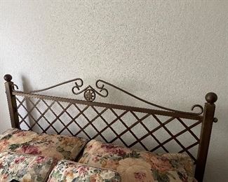 Metal Lattice headboard & queen bed