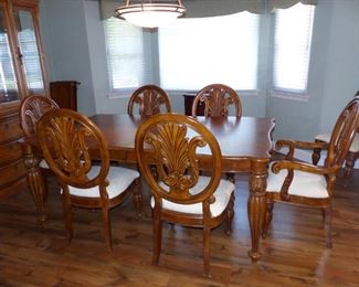 Pulaski dining table with 8 chairs and breakfront