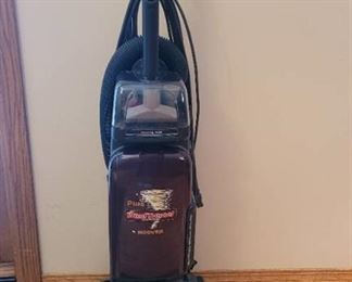 Hoover Wind Tunnel 13" Vacuum with Extension Tubing