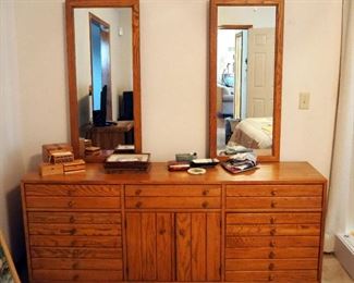 Vintage Thomasville 9-Drawer Dresser With Double Mirrors, 72" x 72.5" x 19"