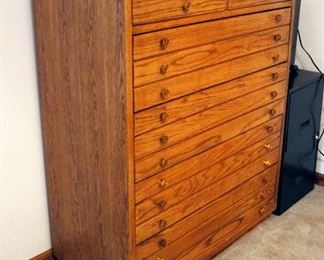 Vintage Thomasville 5-Drawer Chest Of Drawers, 46.5" x 36" x 19"