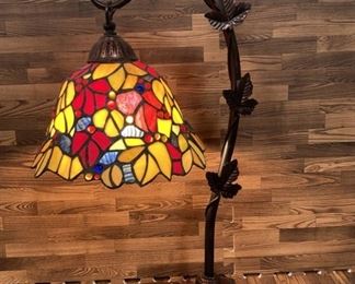 Stained Glass Tiffany Style Bedside / Table Lamp