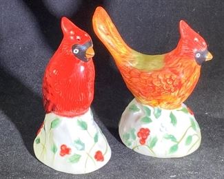 Cardinal salt and pepper shakers 