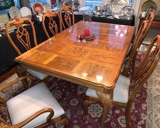 Thomasville dining table with 8 chairs, 1 leaf