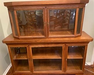 Kitchen display cabinet 
