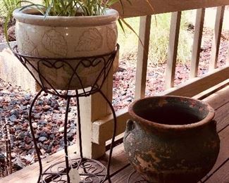 Plant stands and flower pots 🌺