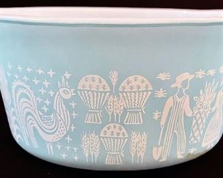 Pyrex Amish Set of 3 with 1 Lid