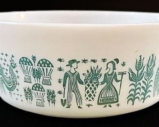 Pyrex Amish Set of 3 with 1 Lid