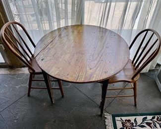 Round Kitchen Table with Chairs