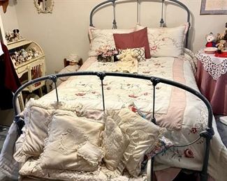 Vintage Iron Full Bed