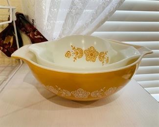 Vintage Pyrex Bowls