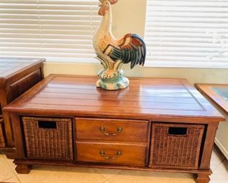 Coffee table w/ Wicker Storage baskets