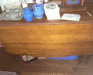 $200 - Cherry Drop Leaf Gateleg Table