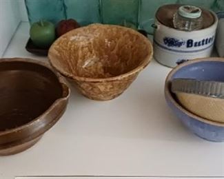 Brown and yellow Bowls 15 each, Blue Bowls 15 each