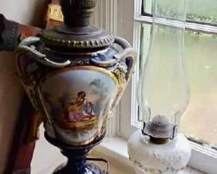 Old Paris Table Lamp   130  