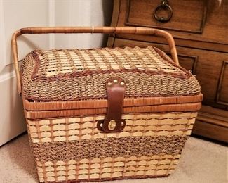 Sewing/picnic basket or...