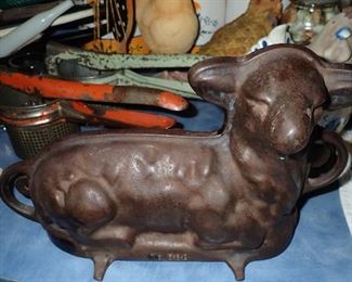 METAL LAMB MOLD