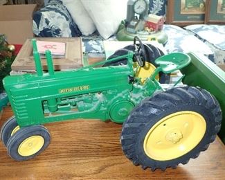 LARGE CAST METAL JOHN DEERE TRACTOR