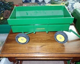 JOHN DEERE WAGON LARGE