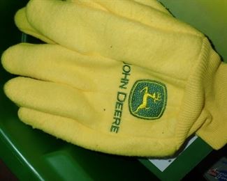 JOHN DEERE GLOVES