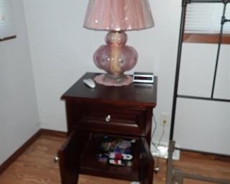 END TABLE - PINK GLASS LAMP