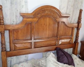 OAK HEADBOARD / QUEEN