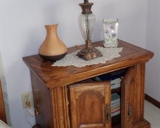 NITE STAND - GLASS LAMP 