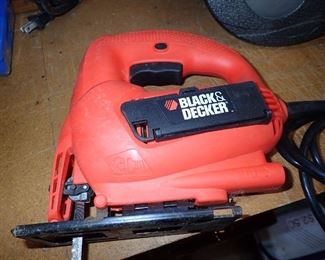 BLACK & DECKER SAW