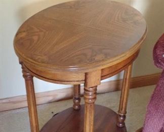 OVAL SIDE TABLE