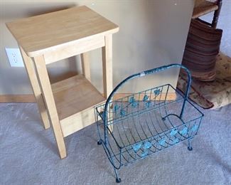 SIDE TABLE NATURAL / WIRE MAGAZINE HOLDER