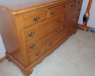 DRESSER