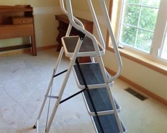 STEP LADDER
