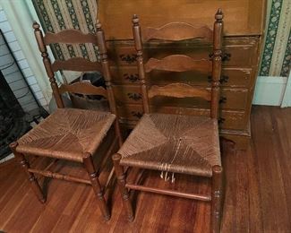 There are a set of 6 of these chairs, some need repair