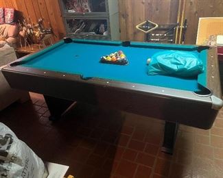 Small pool table