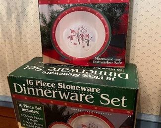 Holiday dish set