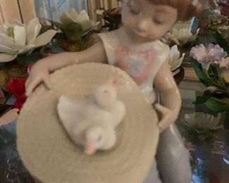 LLADRO FIGURINE "WHAT A SURPRISE!" #6759 GIRL W DUCKS IN HAT