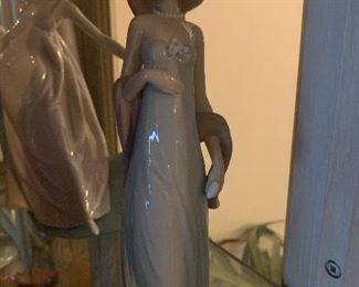 LLADRO FIGURINE 5487 VESTIDO DE NOCHE YOUNG WOMAN IN BLUE DRESS
