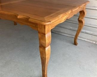 dining room table leg detail