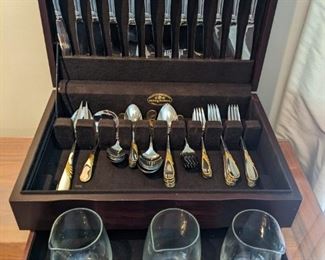 STAINLESS FLATWARE SERVICE FOR 12
