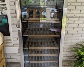 WINE FRIDGE (DOOR CLOSED)