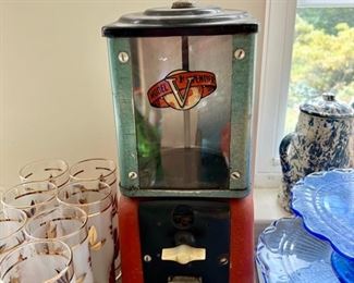 Antique Model Victor "v" 1 cent Vending Gumball Machine