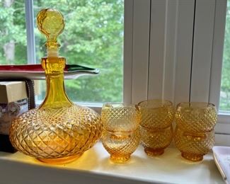 Another gorgeous vintage Decanter set 
