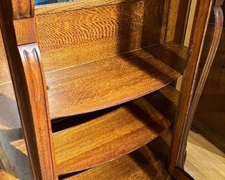 detail - mirrored back and three oak shelves